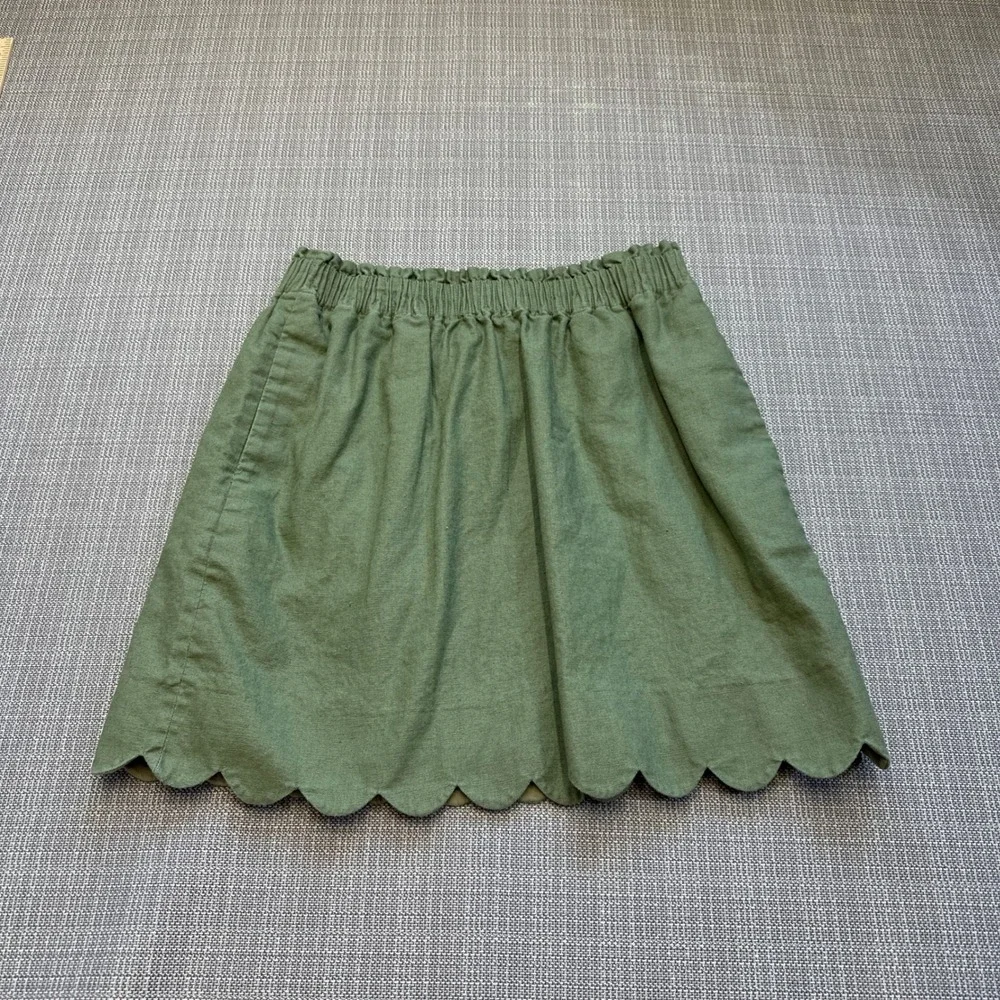 Coastal Linen Blend Scalloped Hem‎ Olive Mini Skirt size 6 Preppy Resort